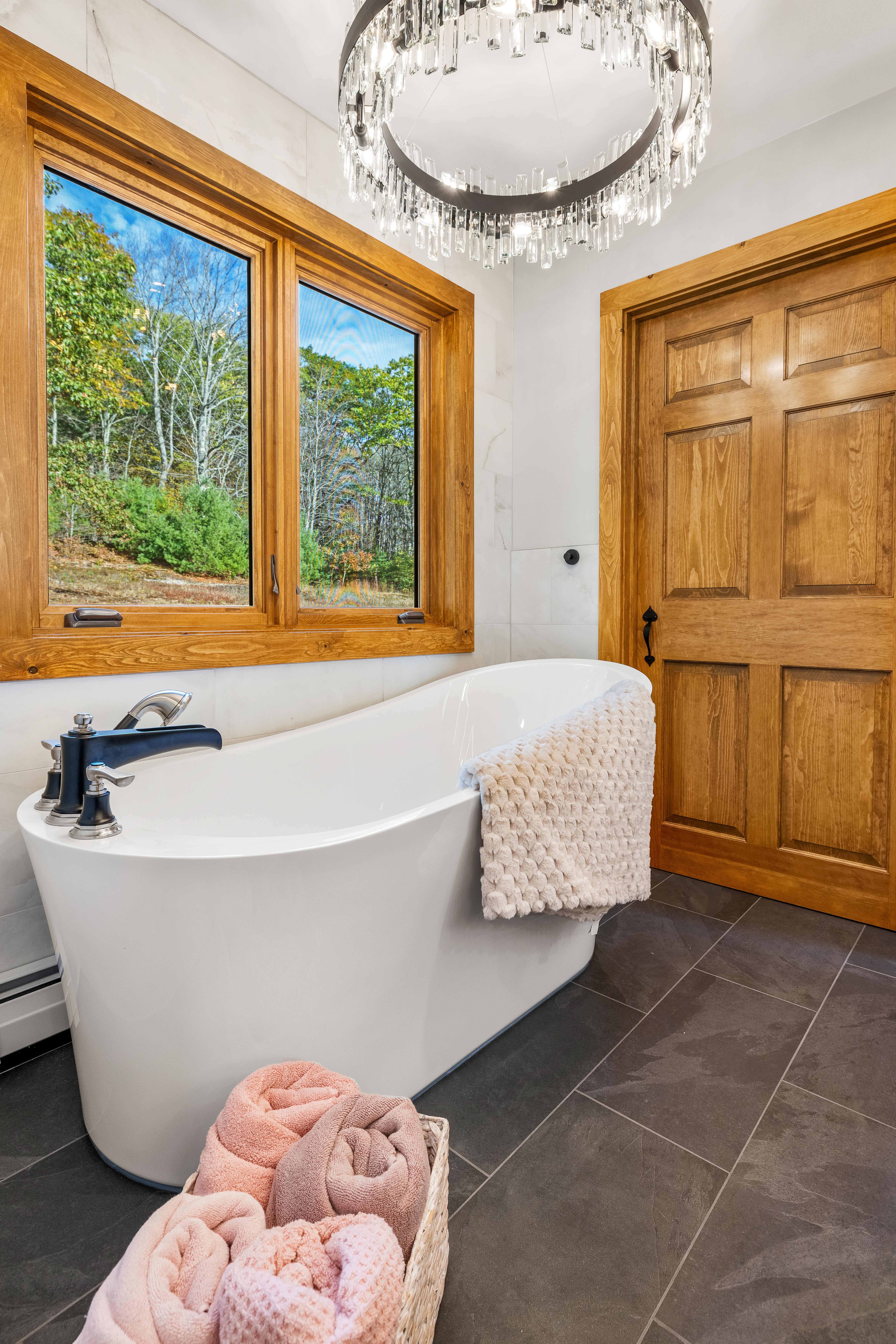 Bathtub Options For A Charming Bathroom
